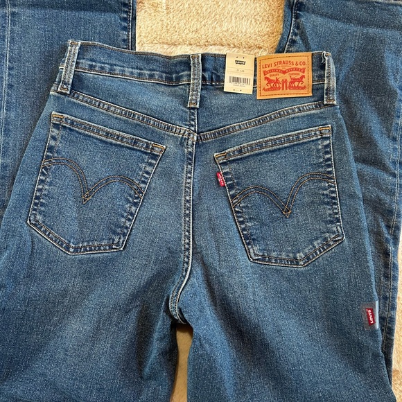 Levi's Blue Wedgie Straight Leg Jeans with Modern Distressed Style - Picture 5 of 6
